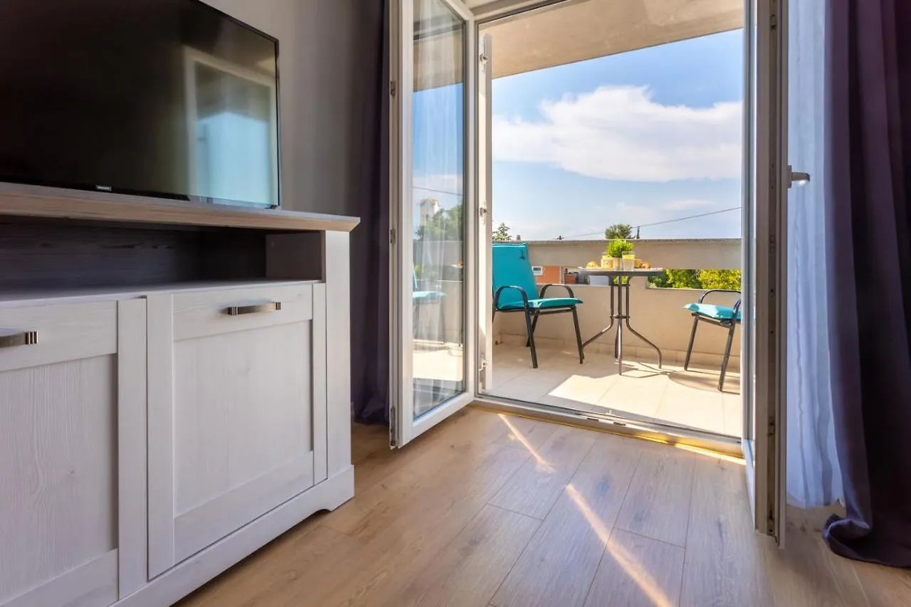 Apartment Demo Malinska 0*,  Croatia