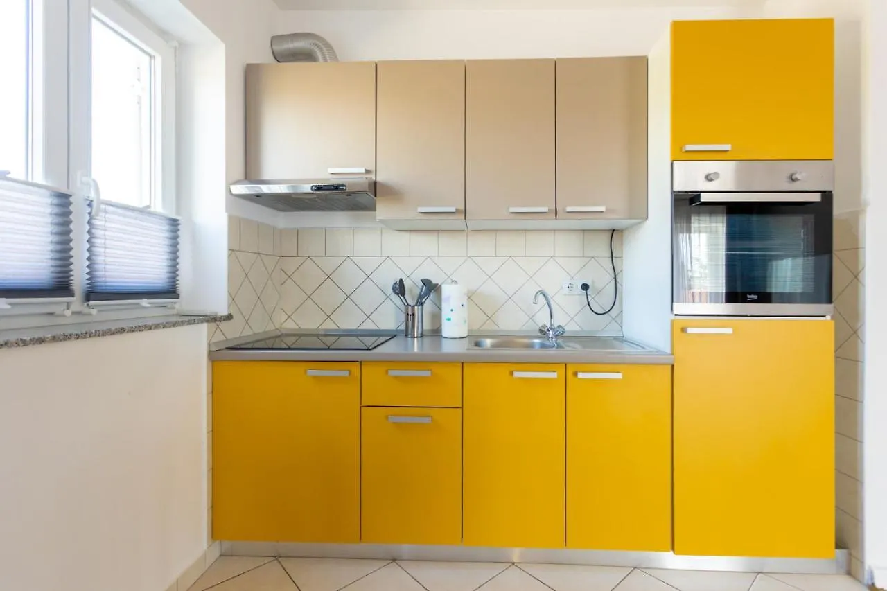 Apartment Demo Malinska 0*,  Croatia